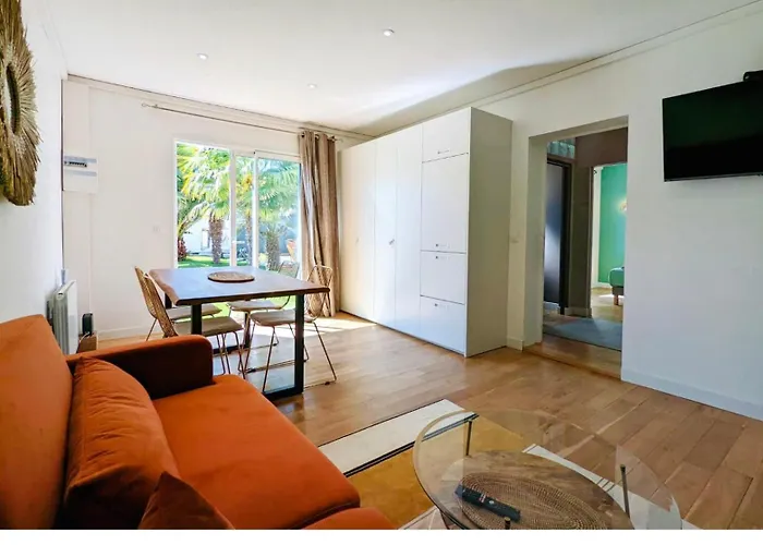 Chez Tom Et Nina Дом отдыха Лагор